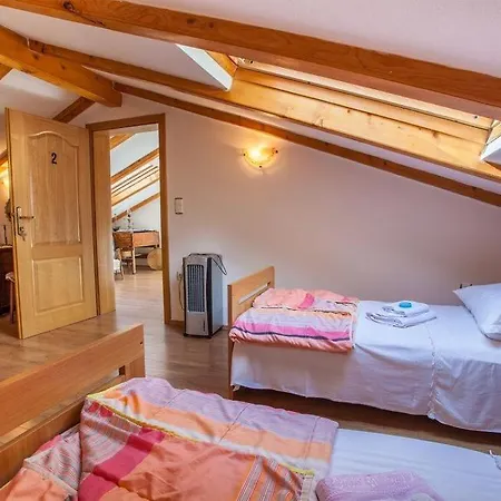 Gostinjska kuća Kastelan 3*